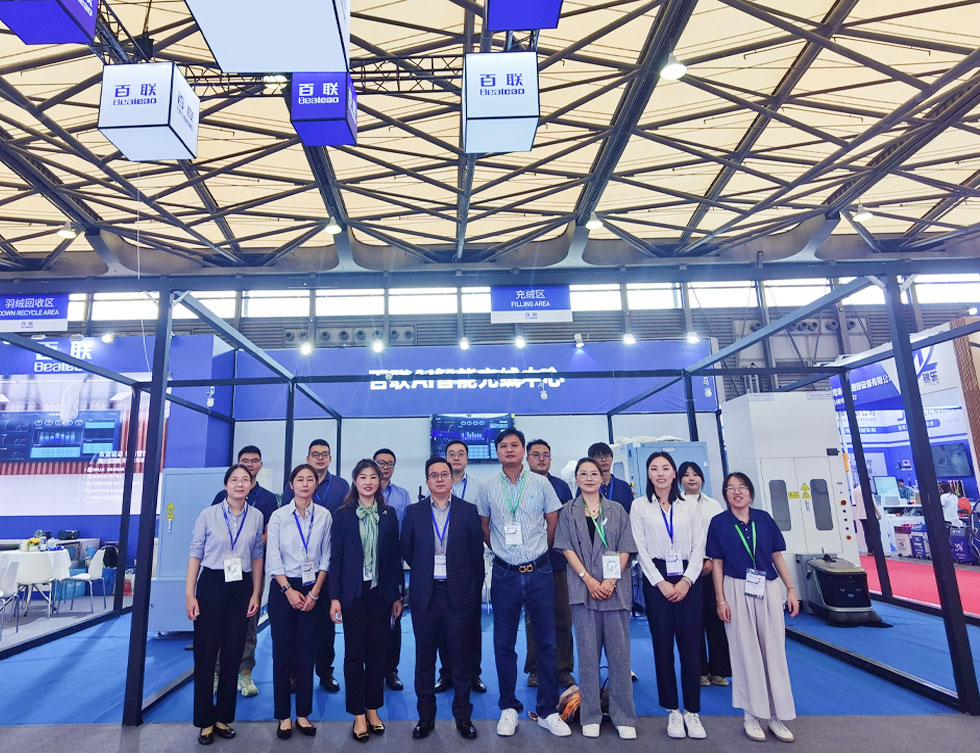 百聯AI智能充絨中心現身2025中國國際縫制設備展覽會